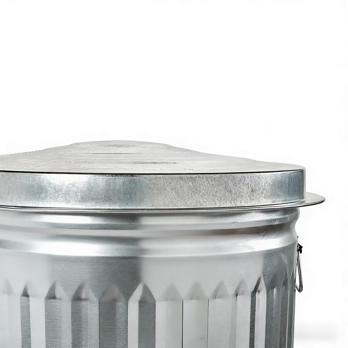 31 Gallon Galvanized Steel Trash Can with Lid L954395