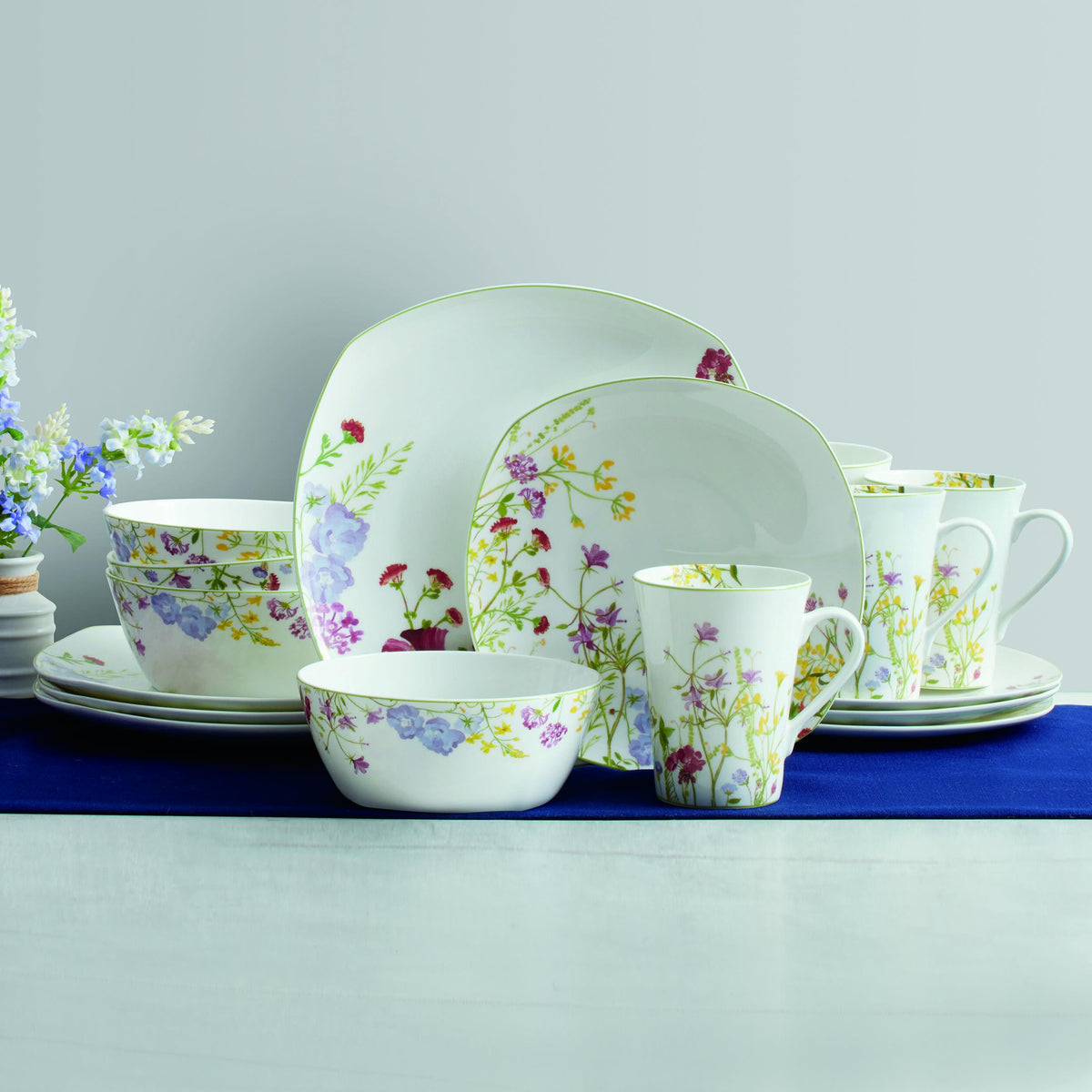 16-Piece Bone China Dinnerware Set Service for 4 M7470